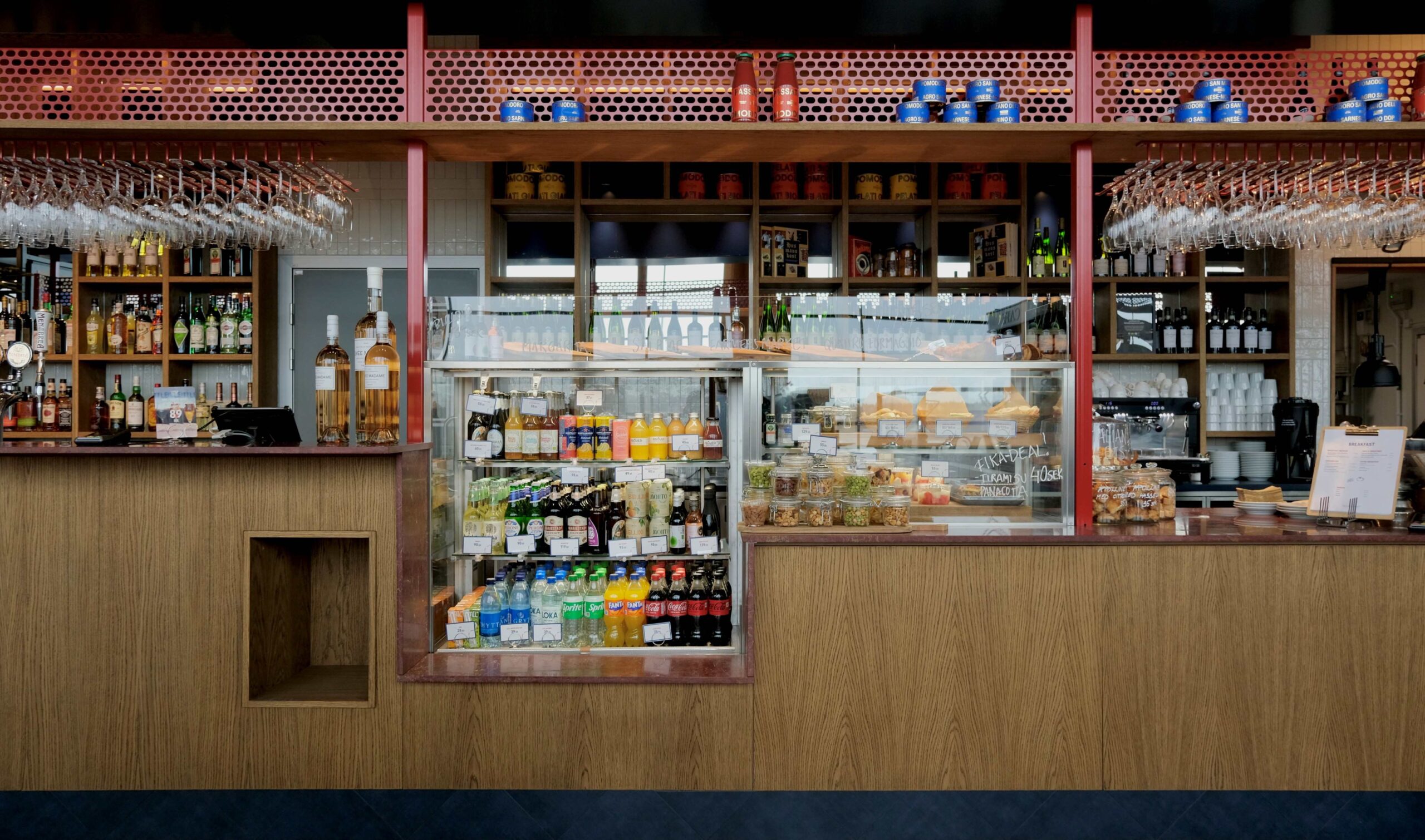 Littte Italy by Pontus Frithiof på Arlanda Terminal 5