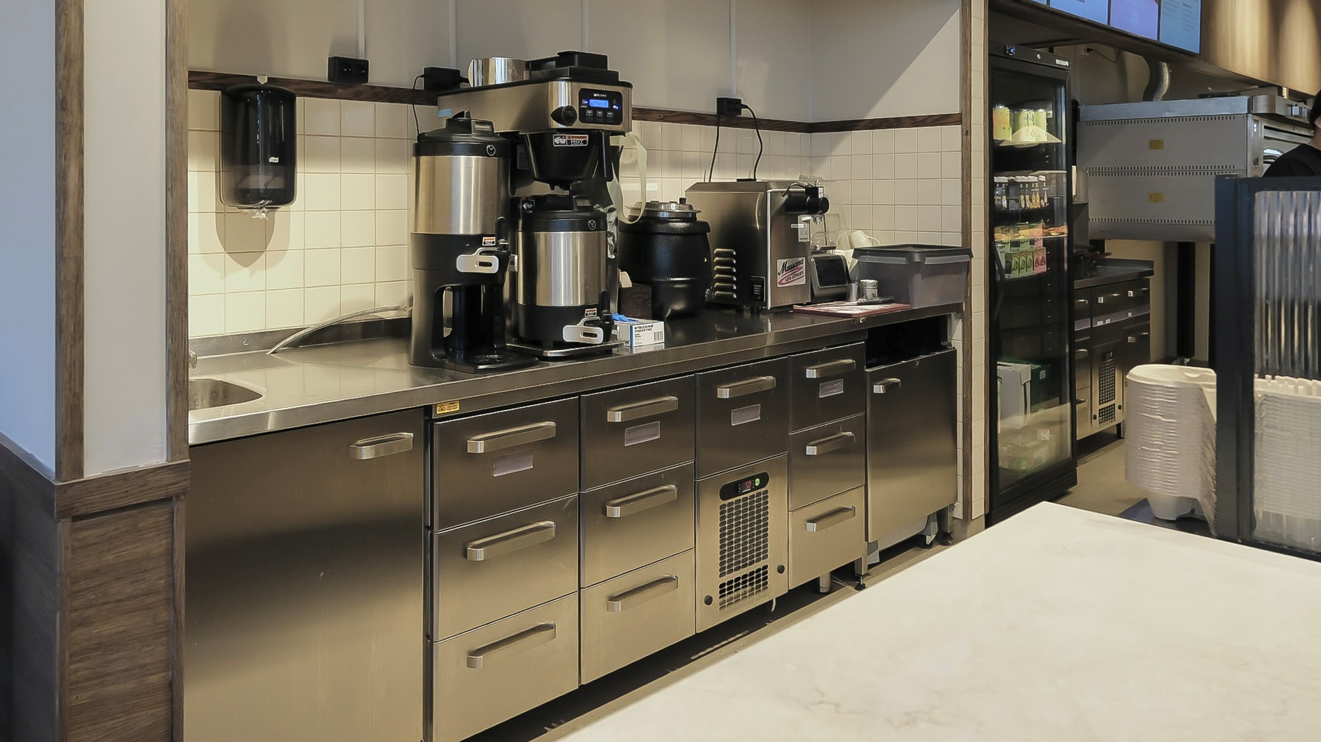 Kylbänk vid kaffestation